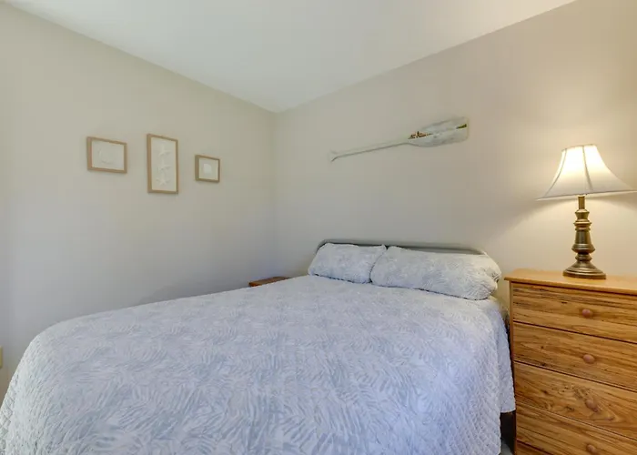 Close To Beach & P-Town! Cottage W/ Bay Views