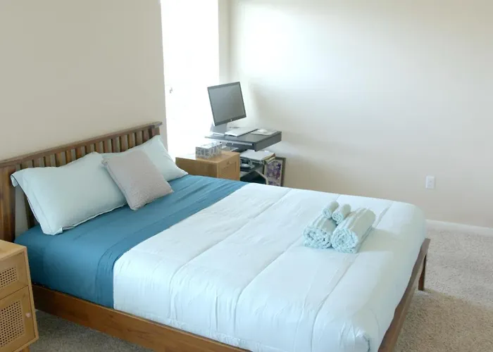 Stylish 3 Bedroom Retreat Near Downtown And Outlet