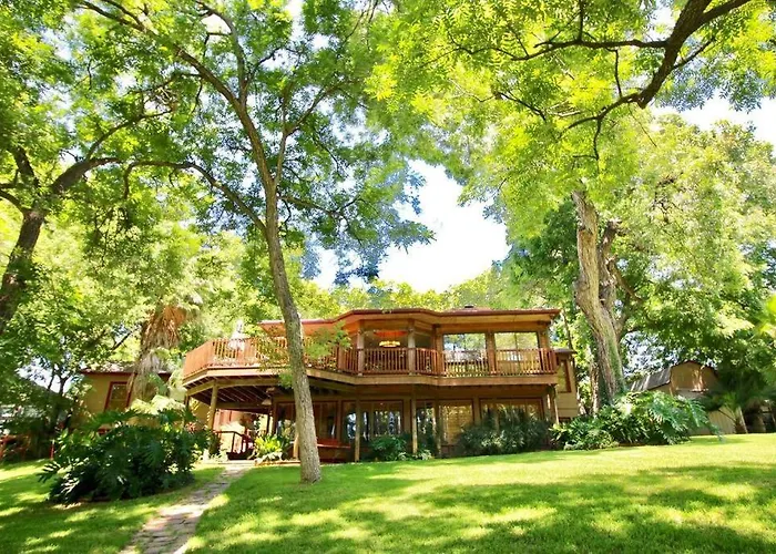 The River Haven - Sleeps 32 - On Guadalupe River