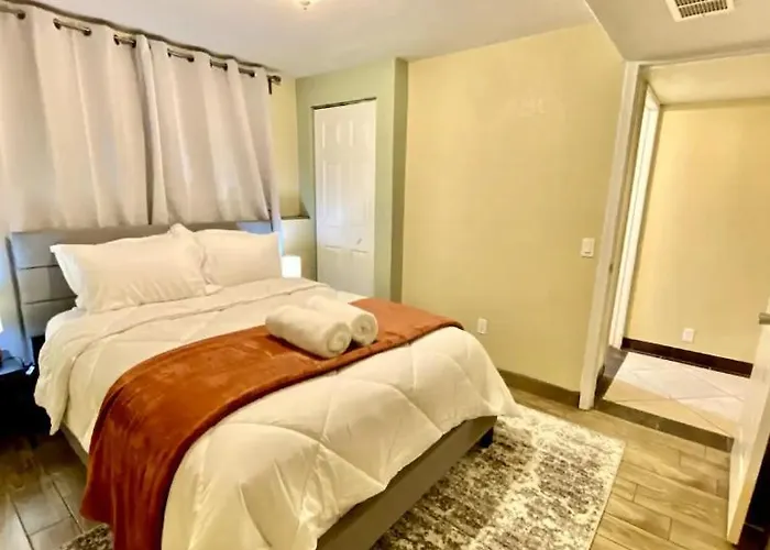 Movie Theater Near Slopes, Shops & Trax - 2Br Bsmt