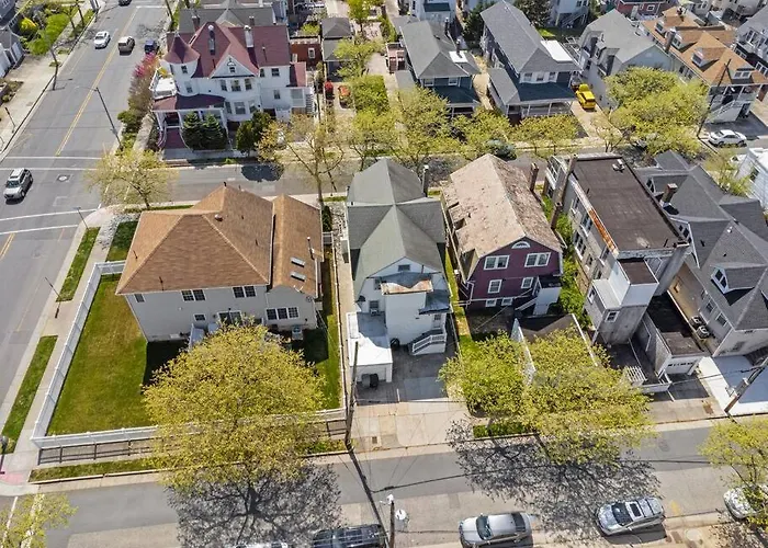 5Br 3Ba Family Retreat 2 Blocks From Beach