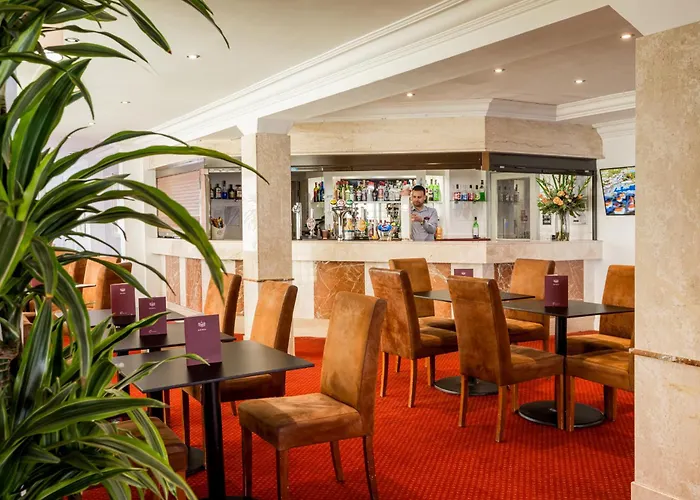The Queens Hotel