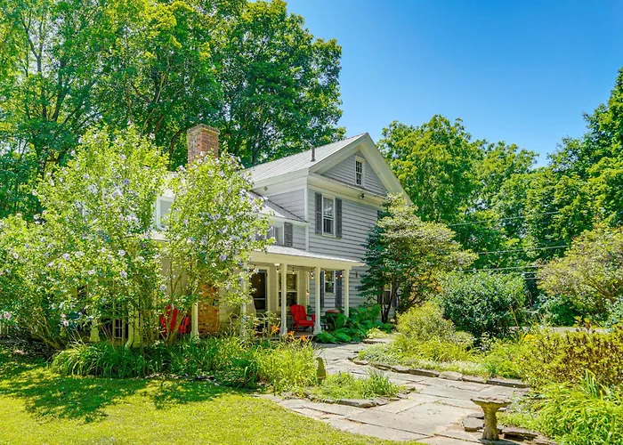 Historic Catskills Farmhouse: Ski, Hike & Relax!
