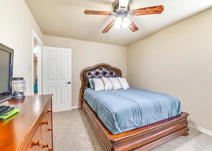 Fire Pit + Sauna: Spacious Lake Texoma Retreat!