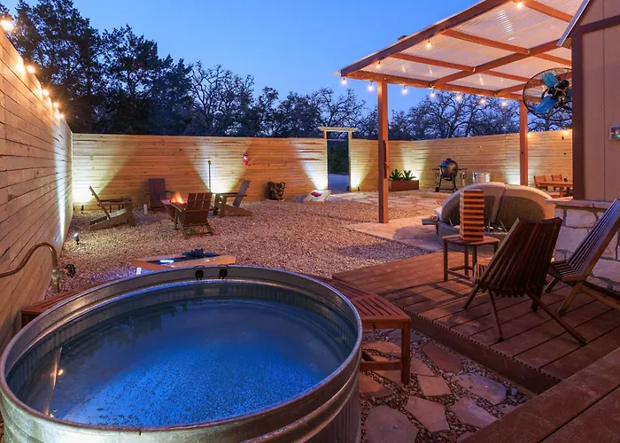 Romantic Luxury Retreat Hot Cold Pool & Sauna