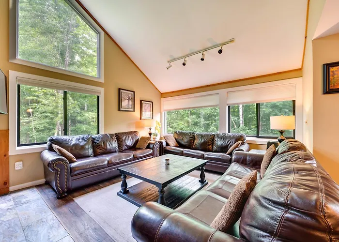 Lincoln Townhome W/ Community Pool & Club Access!