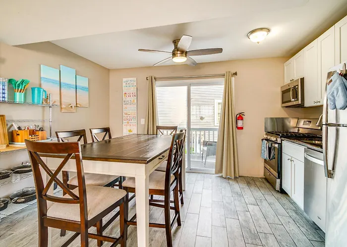 Bright Brigantine Townhome: Steps To Beach Access!