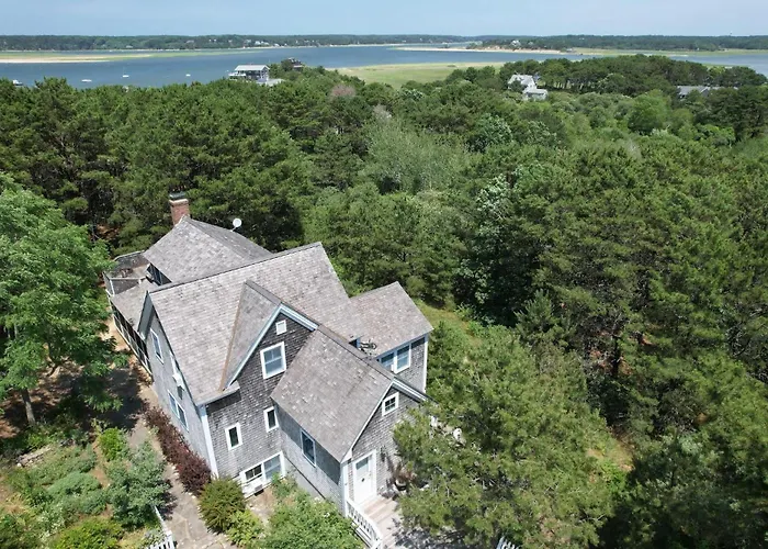 Water Views Great Lt Island Location!