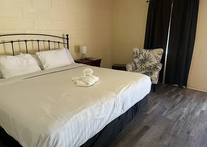 Joplin Inn King Guest Room