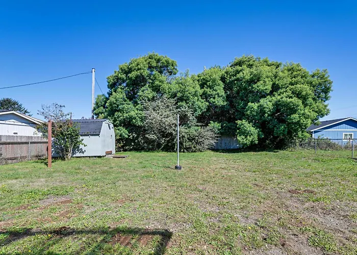 Updated Home 2 Mi To Beach In Crescent City!