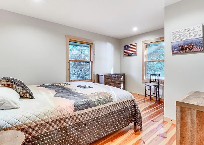 Game Room & Hot Tub! Waterfront Gem On Lake George