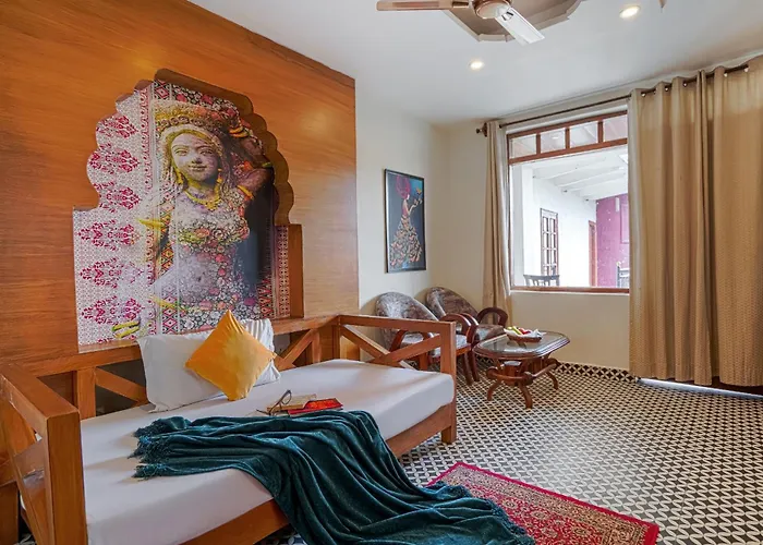 Pax Hotel Ark 150 Meters From Mall Road