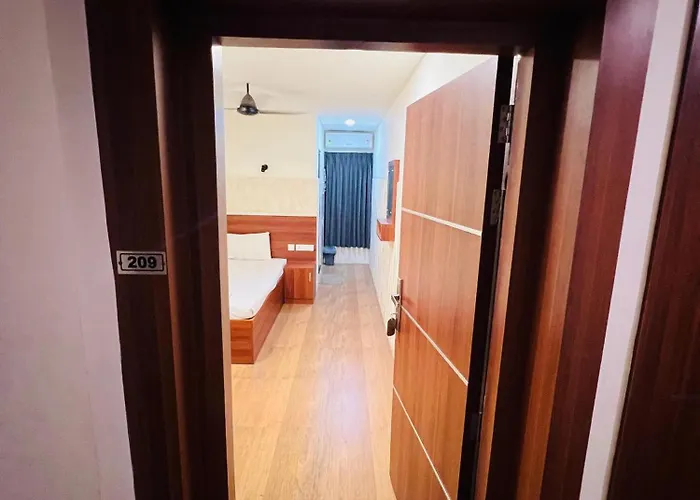 Shanthi Tourist Home