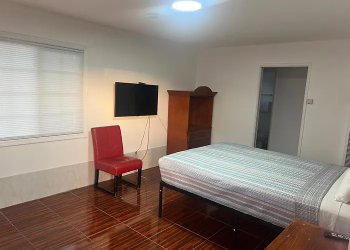 Silver Sands Motel