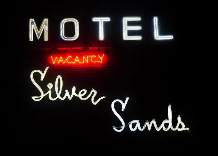 Silver Sands Motel