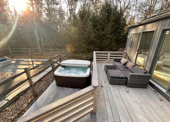 Luxury Woodstock Retreat Hot Tub And Heated Pool