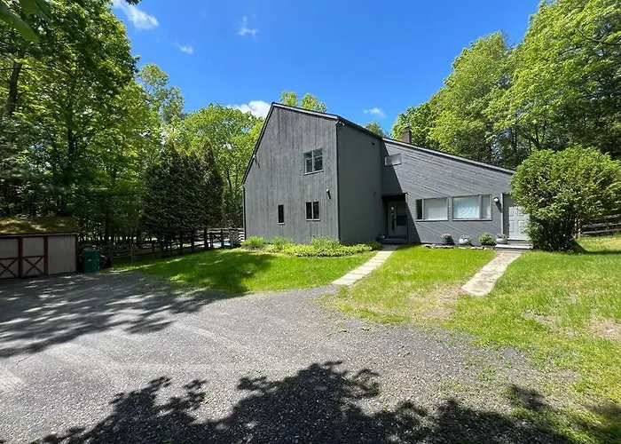 Luxury Woodstock Retreat Hot Tub And Heated Pool