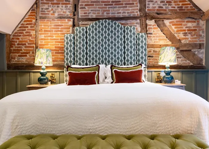 The Coat And Bear - A Heartwood Inn