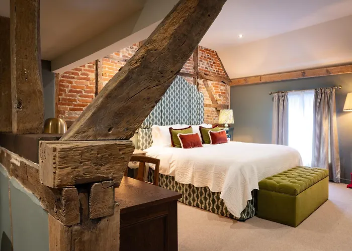 The Coat And Bear - A Heartwood Inn