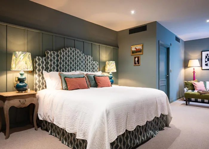 The Coat And Bear - A Heartwood Inn