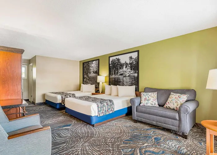 Super 8 By Wyndham Lake George/Downtown