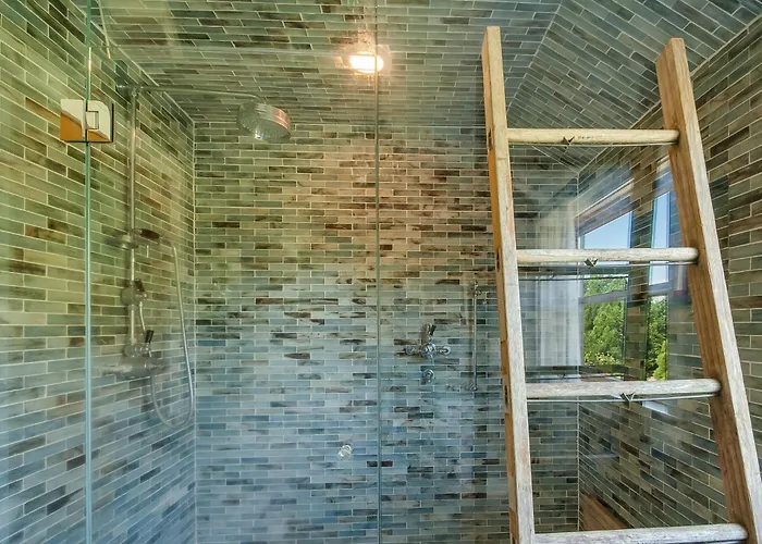 4Br 3Ba Hot Tub Media Room Weekly Rates