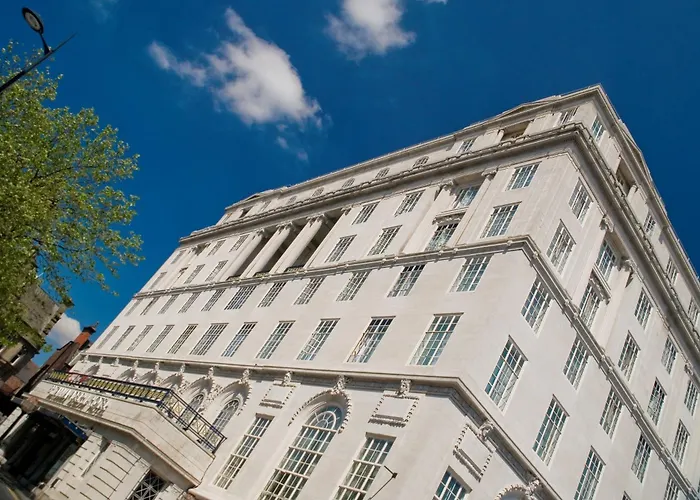 Adelphi Hotel
