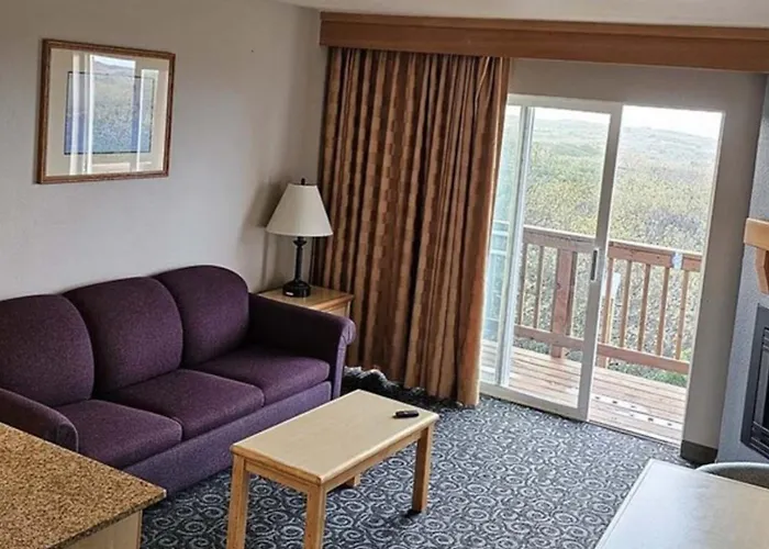 Lighthouse Suites Inn