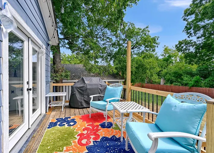 Pet Friendly With Full Kitchen & Fenced Yard