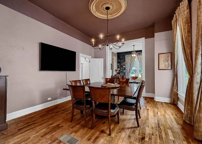 Pet Friendly With Full Kitchen & Fenced Yard