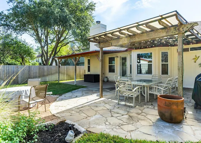 Cozy 3Br Retreat With Outdoor Dining & Bbq Grill
