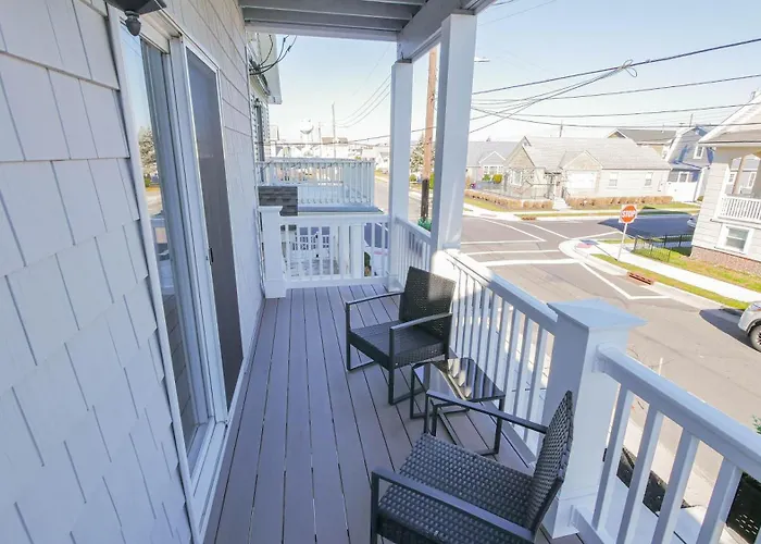 2 Blocks To Beach | Ventnor City | Multi- Level Decks | Pet Friendly