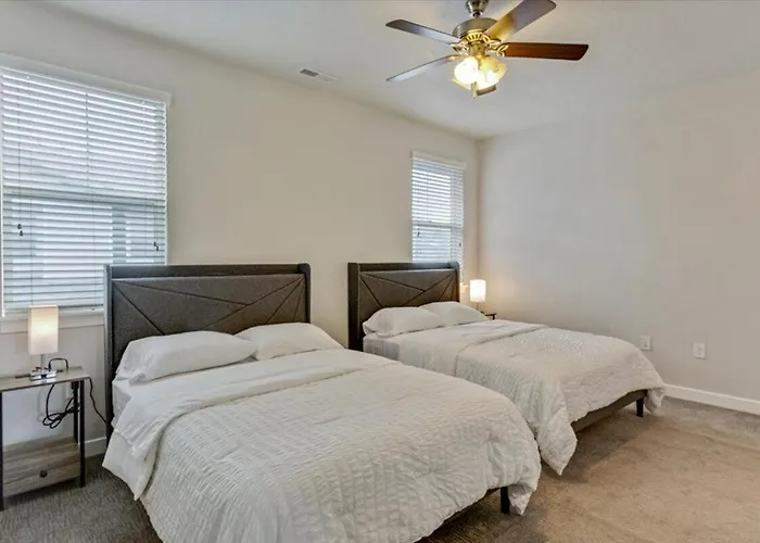 Modern W Pool, Gym, Hottub, Golf, Pet Friendly