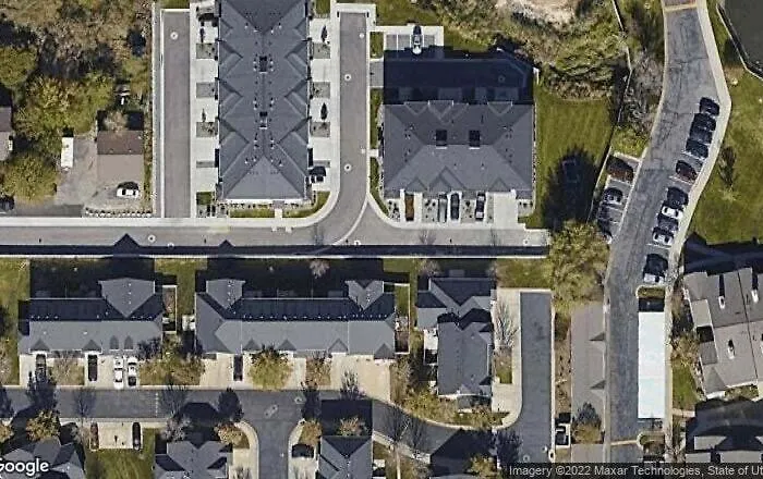 Deluxe Classy Townhouse With 2 Car Garage, Work Or Family!