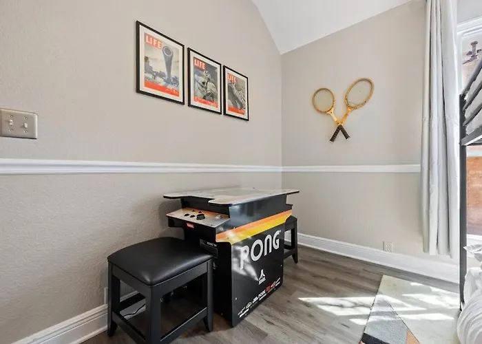 Artist Retreat At Cypress Creek - Hotub - Sleeps 9