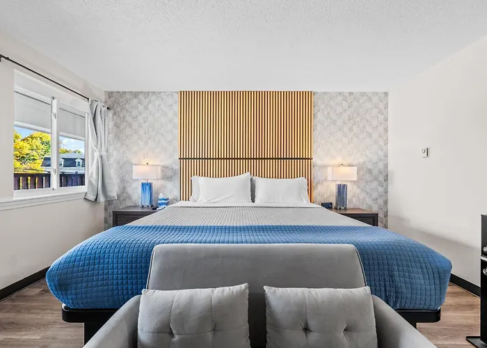 Green Harbor Hotel