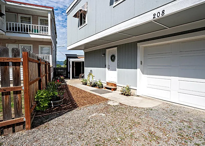 Peak Haven: 2Br Mountain View