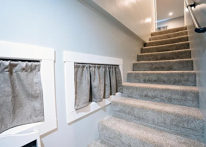 Peak Haven: 2Br Mountain View