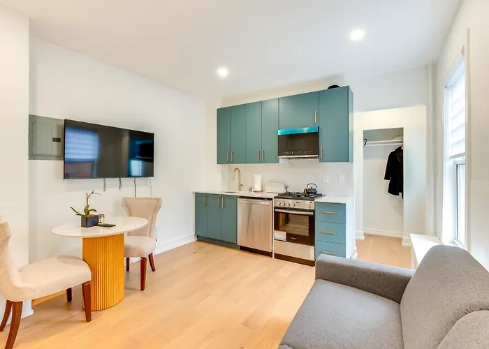 Centrally Located & Pet Friendly: Yonkers Studio!