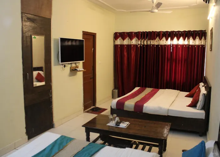 Hotel Diamond Leaf