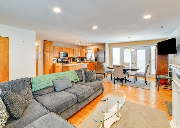 4 Mi To Dtwn: Pet-Friendly Home In Utica