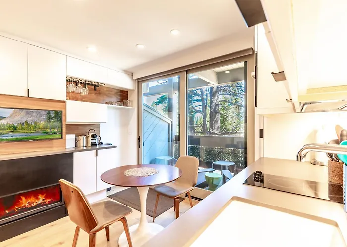 Modern Hotel-Style Studio - Timber Creek Lodge #210
