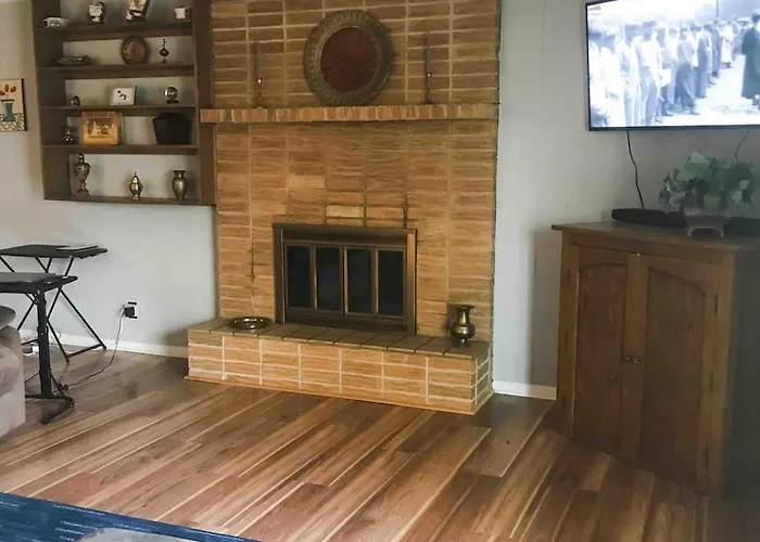 Entire House In The Heart Of Nw Ar With Office Space