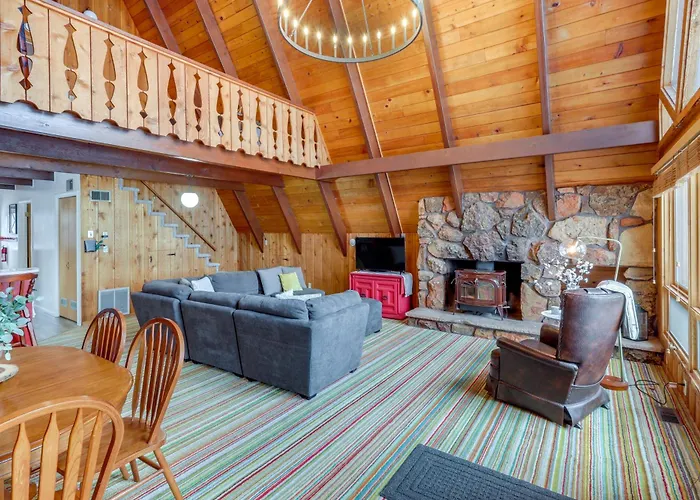 Red Lodge Cabin W/ Hot Tub ~ 1/2 Mi To Downtown!