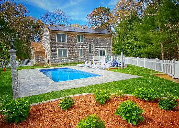 Overlook Poolside Getaway With Seasonal Pool