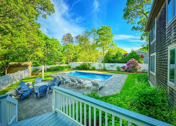Overlook Poolside Getaway With Seasonal Pool