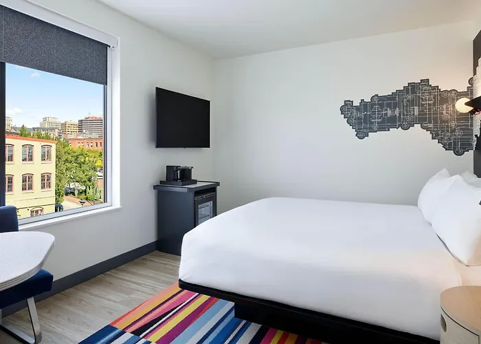 Aloft By Marriott Portland Downtown Waterfront Me