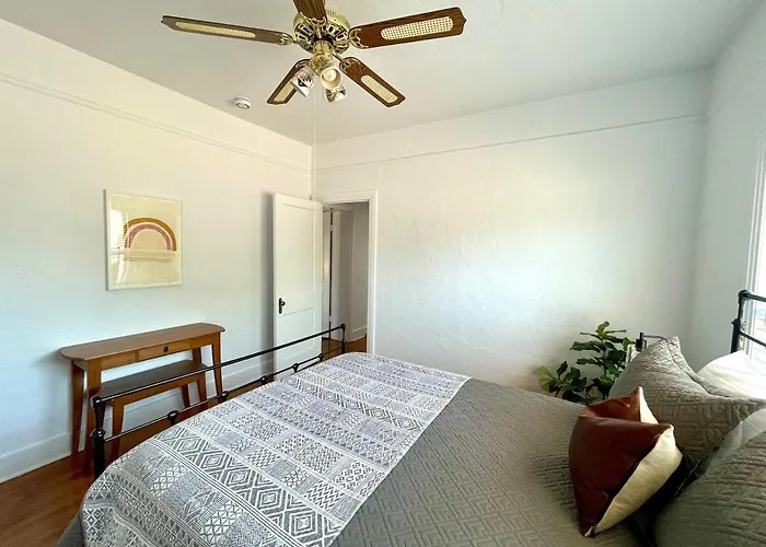 Courthouse Corner - Beautiful Adobe, Pet Friendly