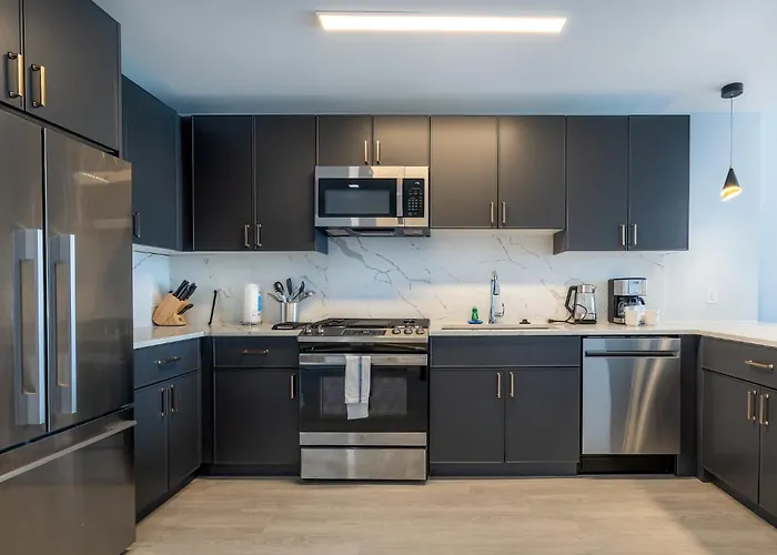 Chic Apt With Indoor Pool & Gym-333-2509