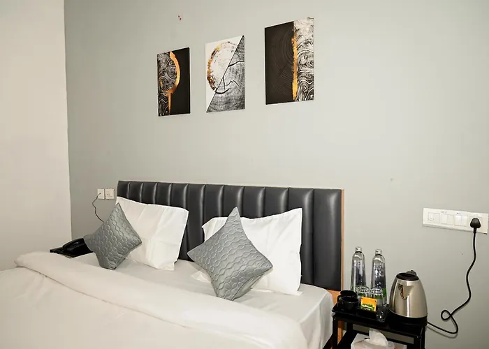 Bee Oak Budget Hotel